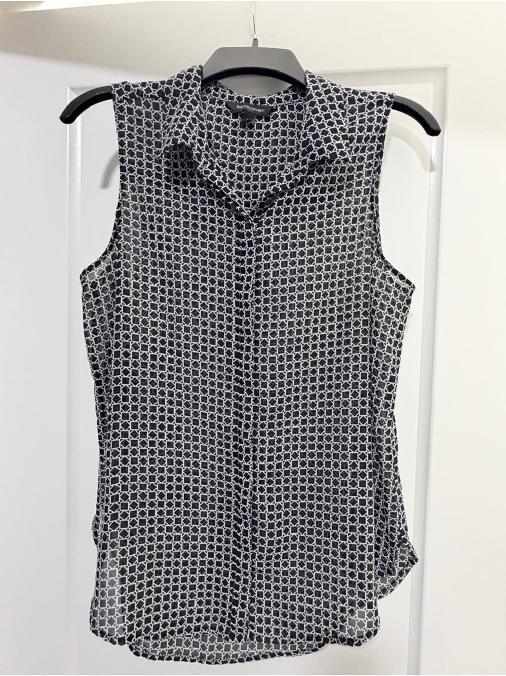 Banana Republic Black and White Geometric Sleeveless Collared Camisole